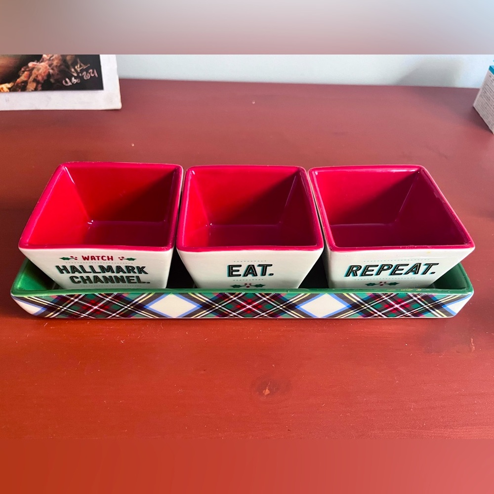Hallmark Channel Snack Serving Bowl Trio with Tray
